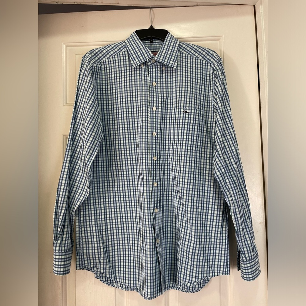 Vineyard Vines Slim Fit Tucker Shirt size Medium. Men’s button down shirt